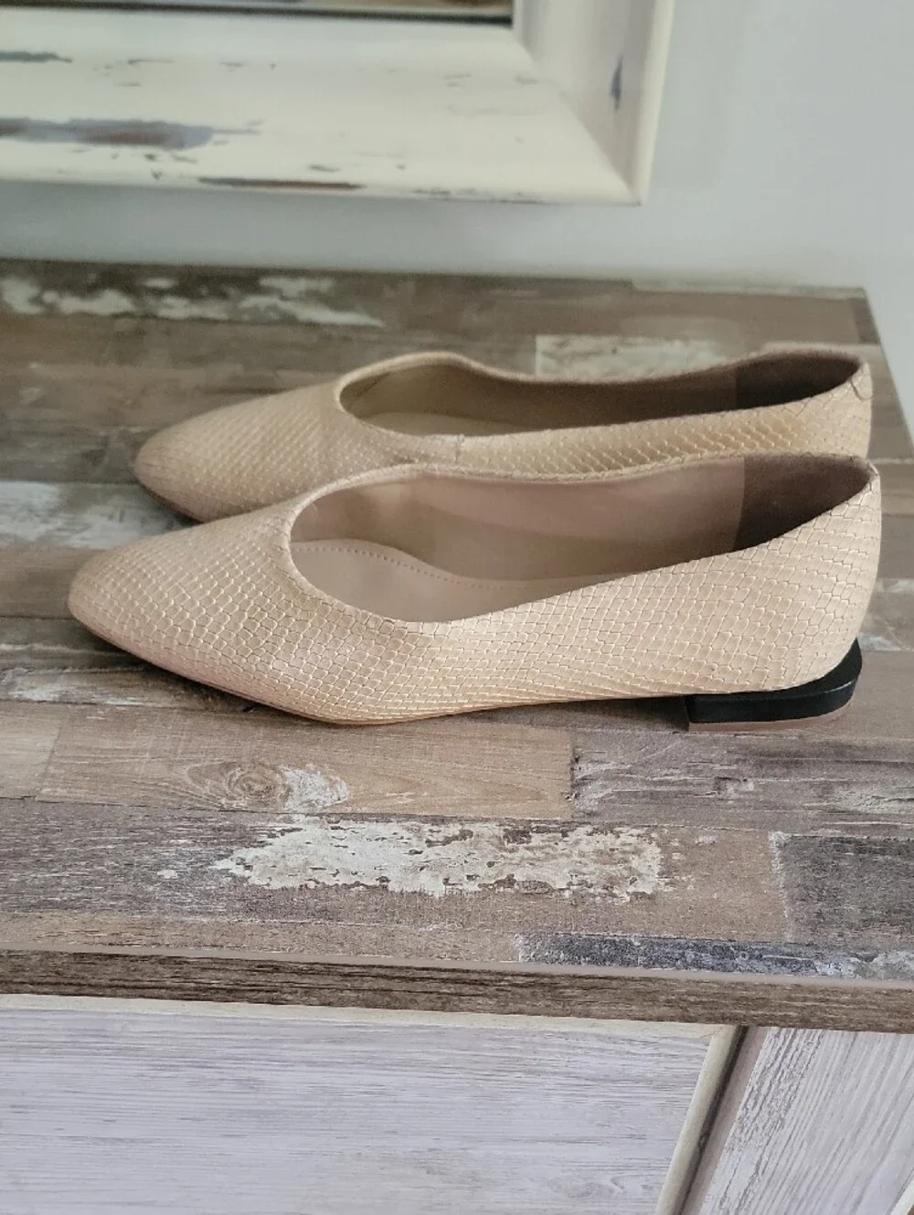 Saks Fifth Avenue Beige/Nude Textured Pointed Flats